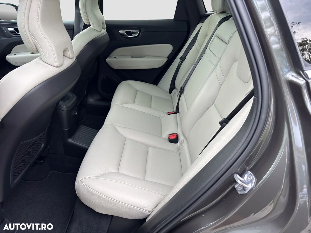 Volvo XC 60 T8 Twin Engine AWD Inscription - 17