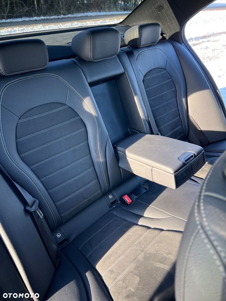 Mercedes-Benz Klasa C 200 4Matic 9G-TRONIC Edition 19 - 26