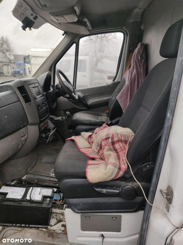 Mercedes-Benz Sprinter - 14