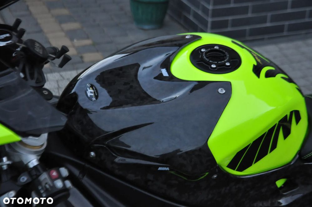 BMW S - 4