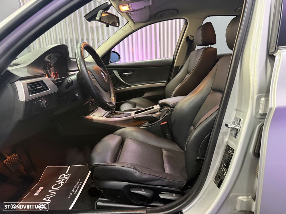 BMW 320 dA Exclusive - 12