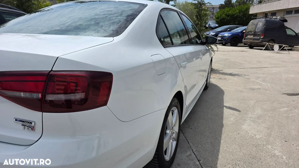 Volkswagen Jetta 1.2 TSI Comfortline - 10