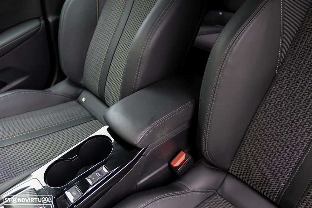 Peugeot e-2008 50 kWh GT - 26