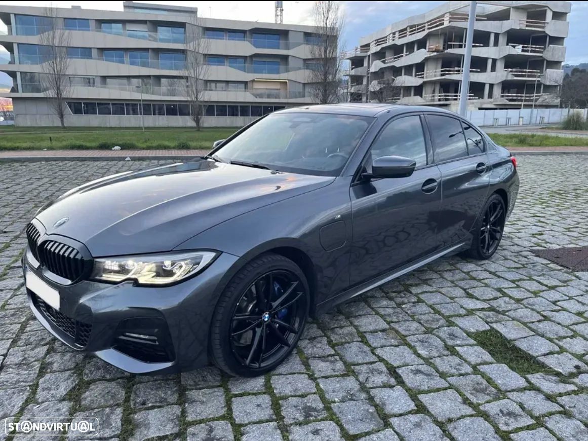 BMW 330 e Pack 50 anos M Auto - 1