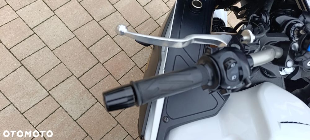 Yamaha FZ8 - 13