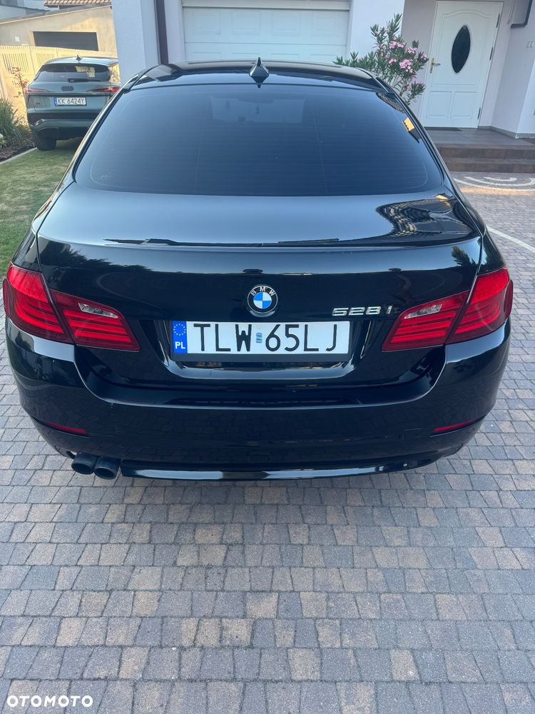 BMW Seria 5 528i xDrive - 15