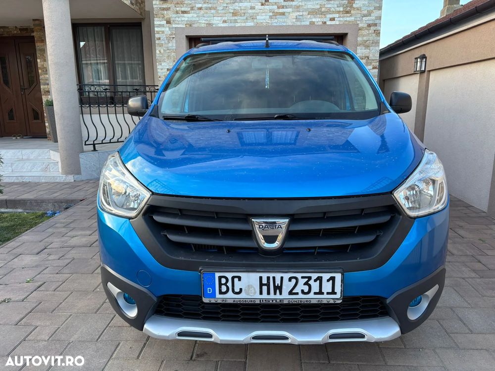 Dacia Lodgy TCe 115 Stepway Celebration - 3