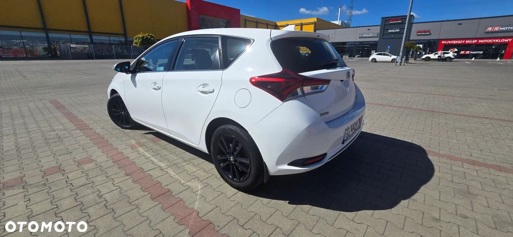 Toyota Auris 2015 photo 4