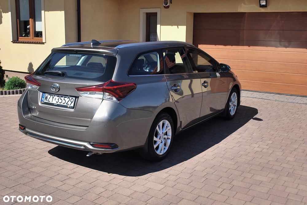 Toyota Auris 1.6 Premium - 2