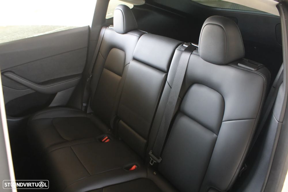 Tesla Model Y Long Range Dual Motor AWD - 39