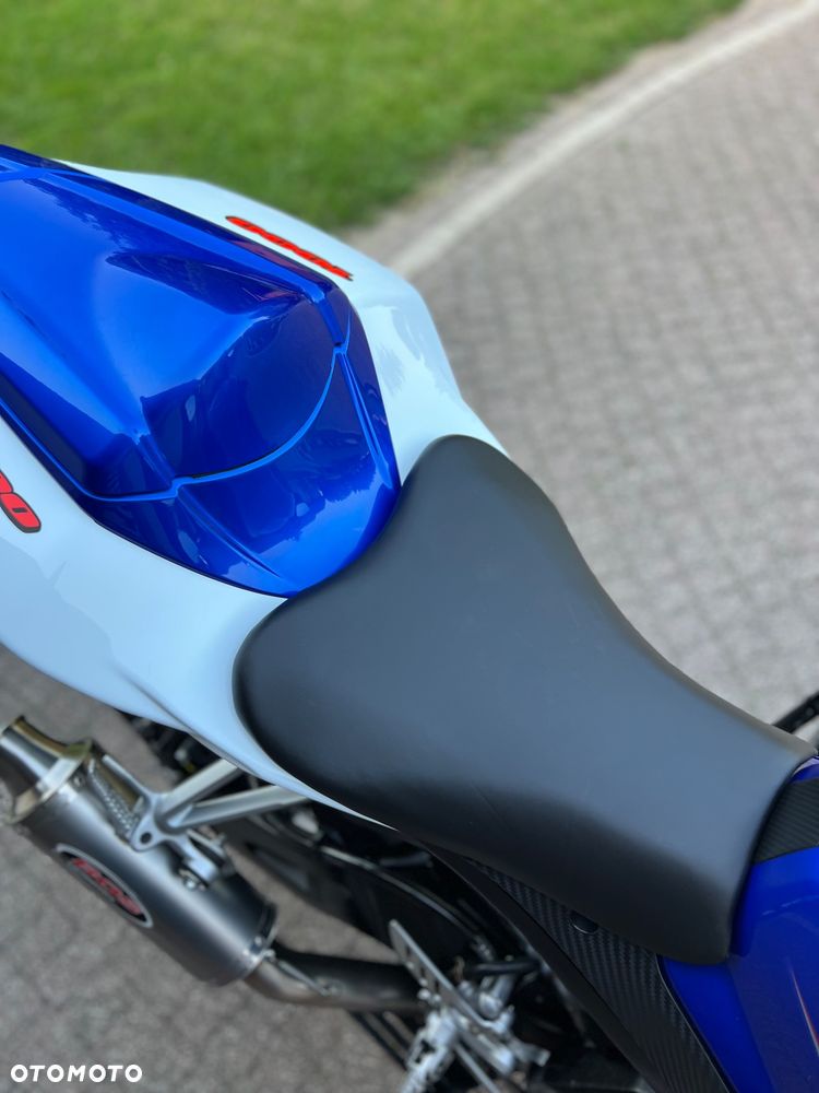 Suzuki GSX-R - 25