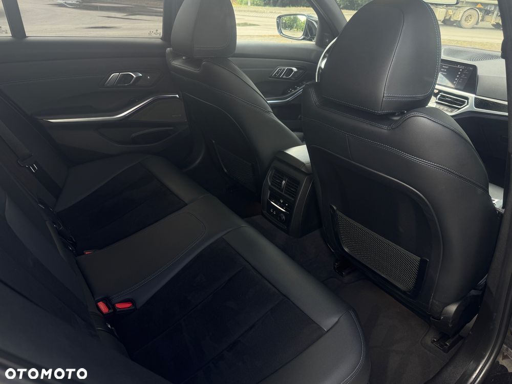 BMW Seria 3 320d xDrive M Sport Shadow sport - 16