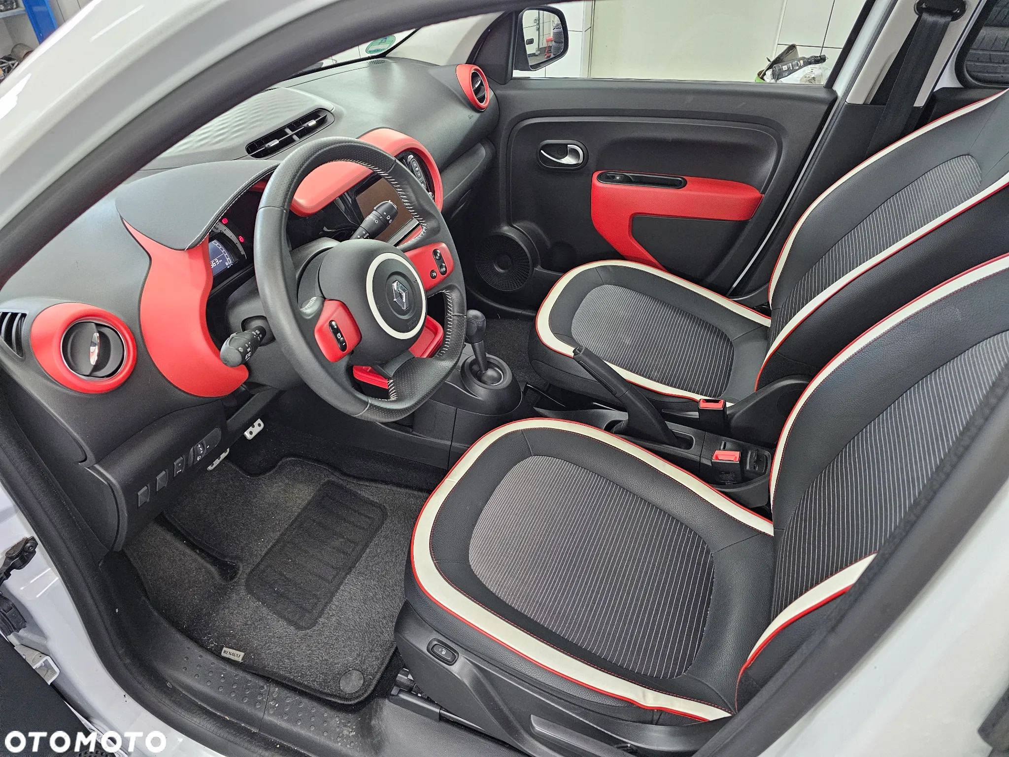Renault Twingo ENERGY TCe 90 EDC Intens - 12