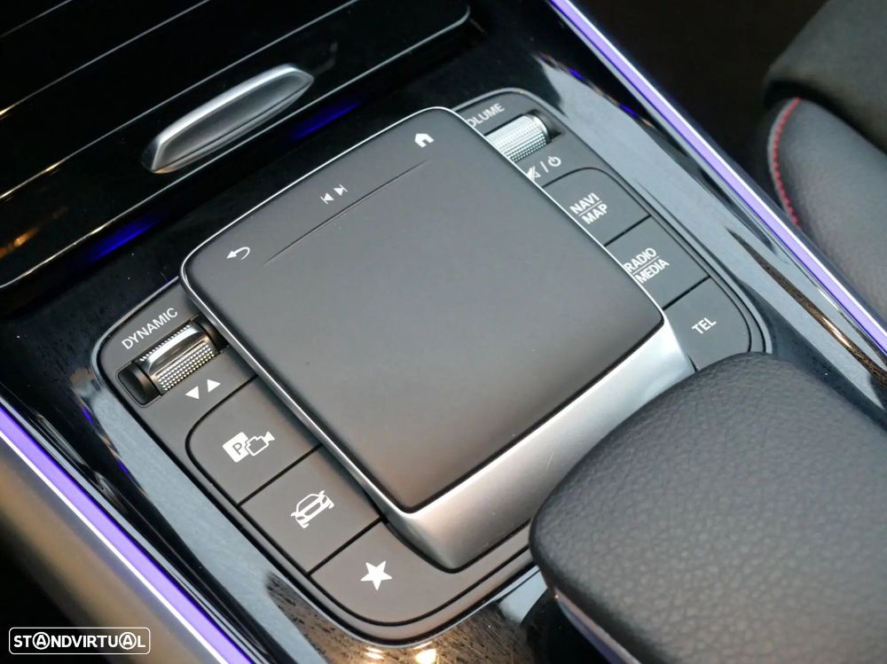 Mercedes-Benz GLA 180 d AMG Line - 25