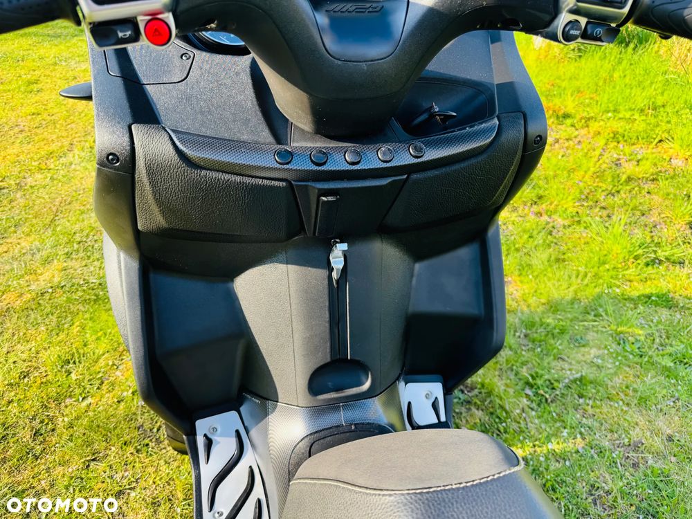 Piaggio MP-3 - 26