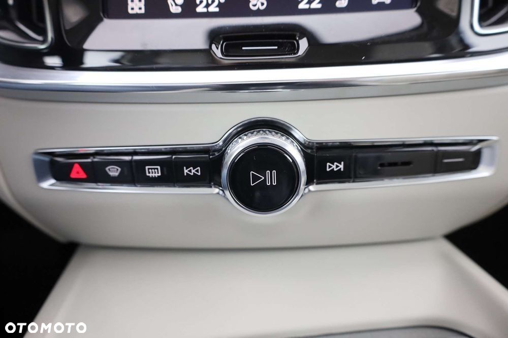 Volvo V60 B4 B Plus Dark - 19