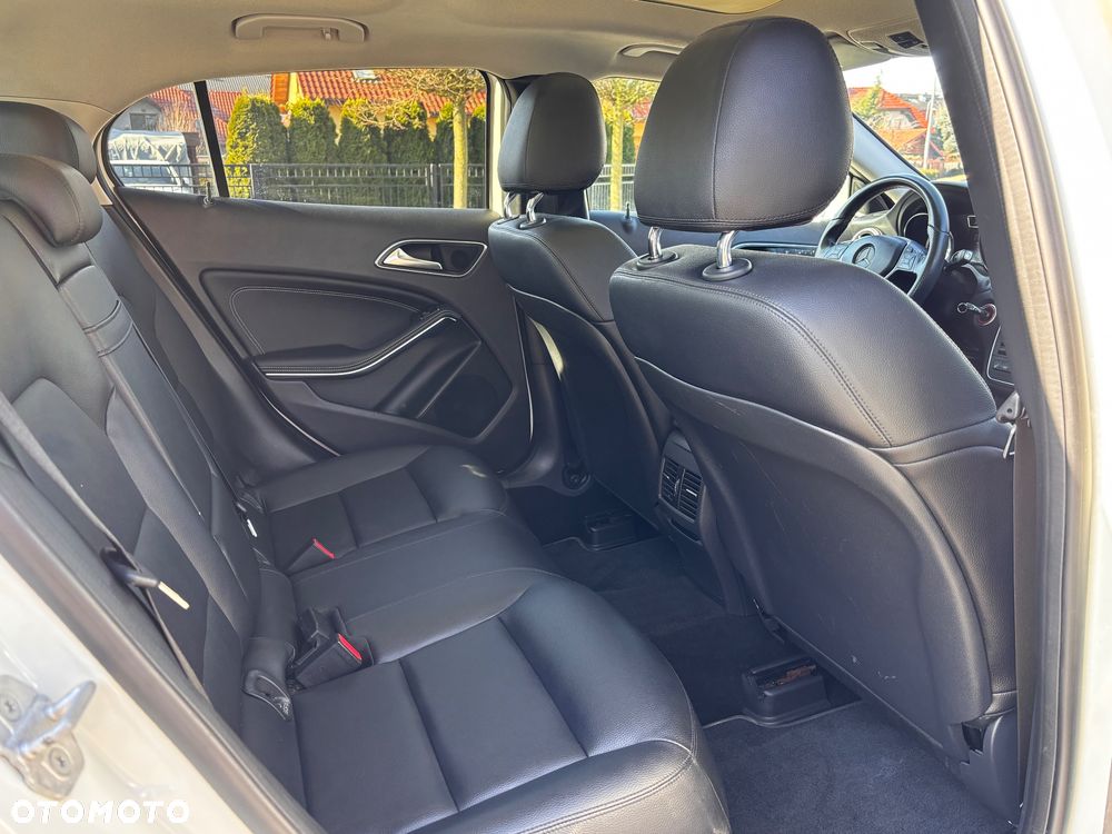 Mercedes-Benz GLA 250 4Matic 7G-DCT AMG Line - 15