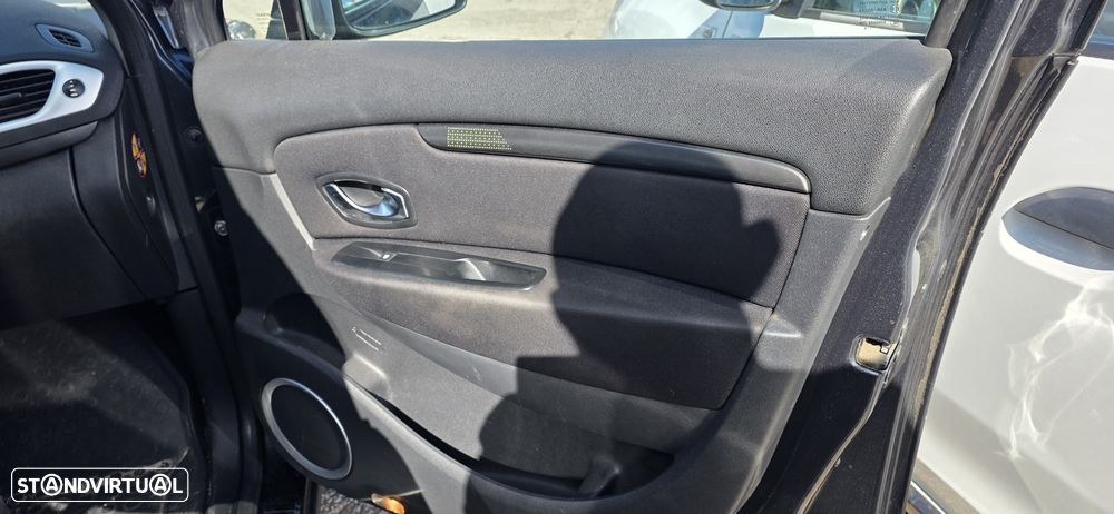 Peugeot 207 1.4 16V Sport - 12