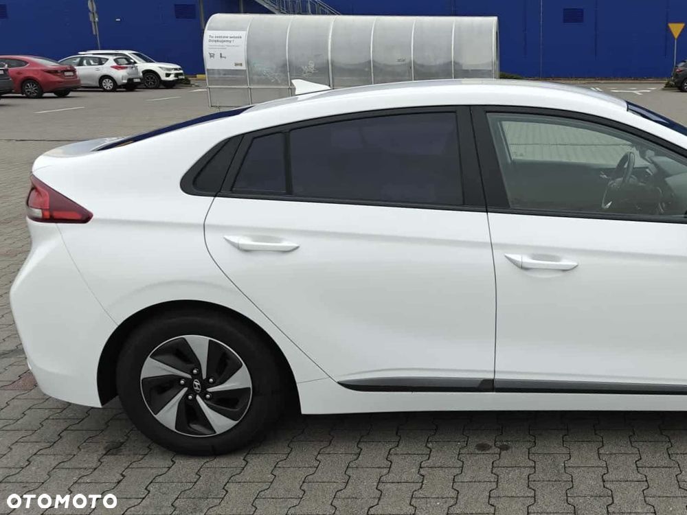 Hyundai IONIQ Hybrid Business - 11