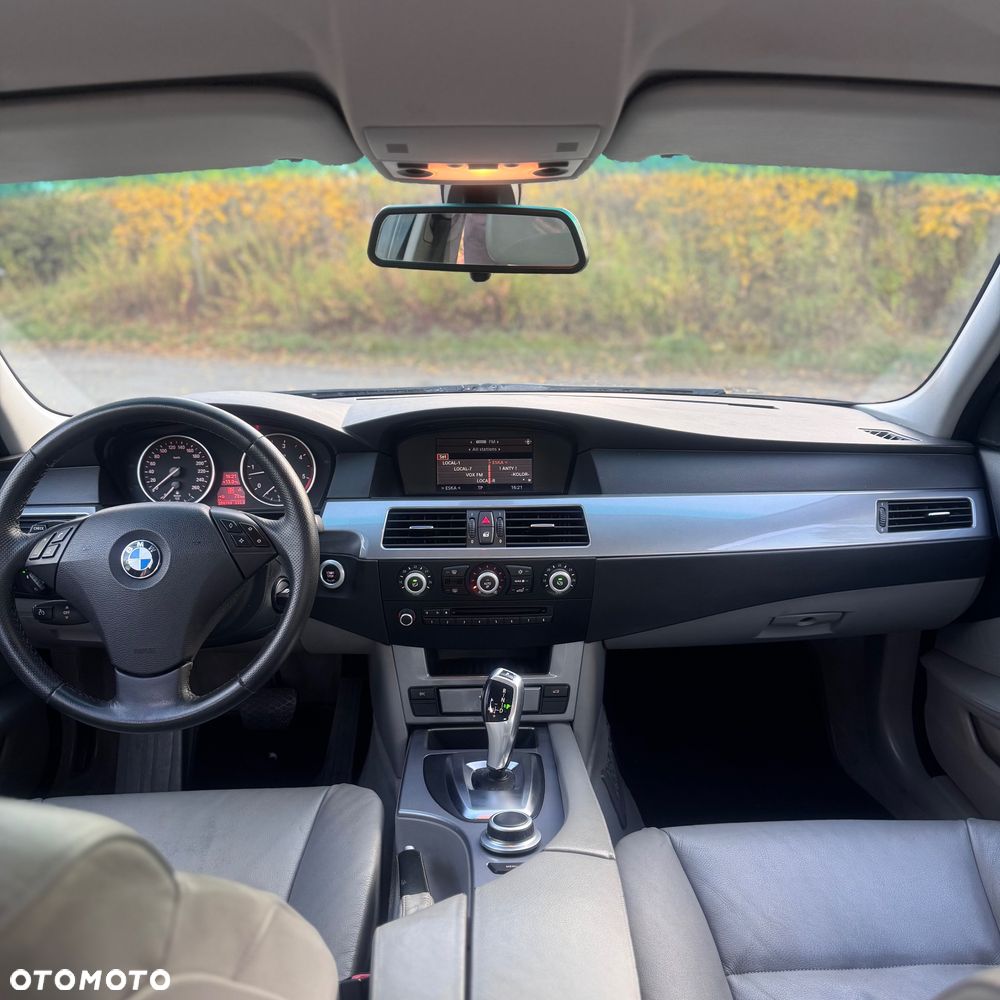 BMW Seria 5 525d - 15