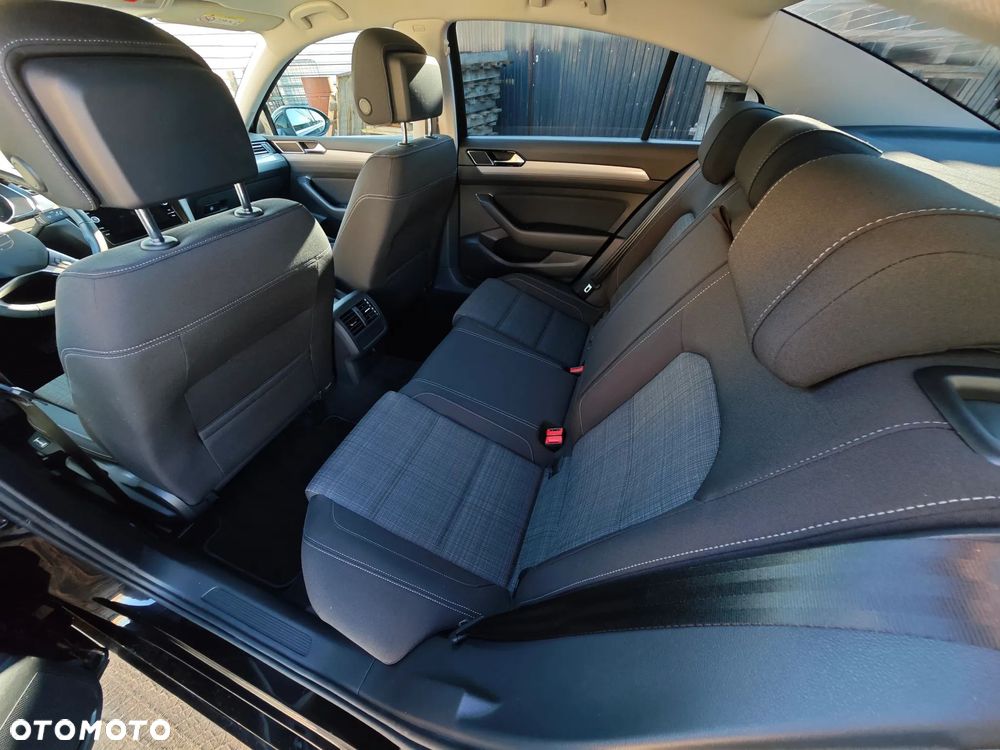 Volkswagen Passat - 23