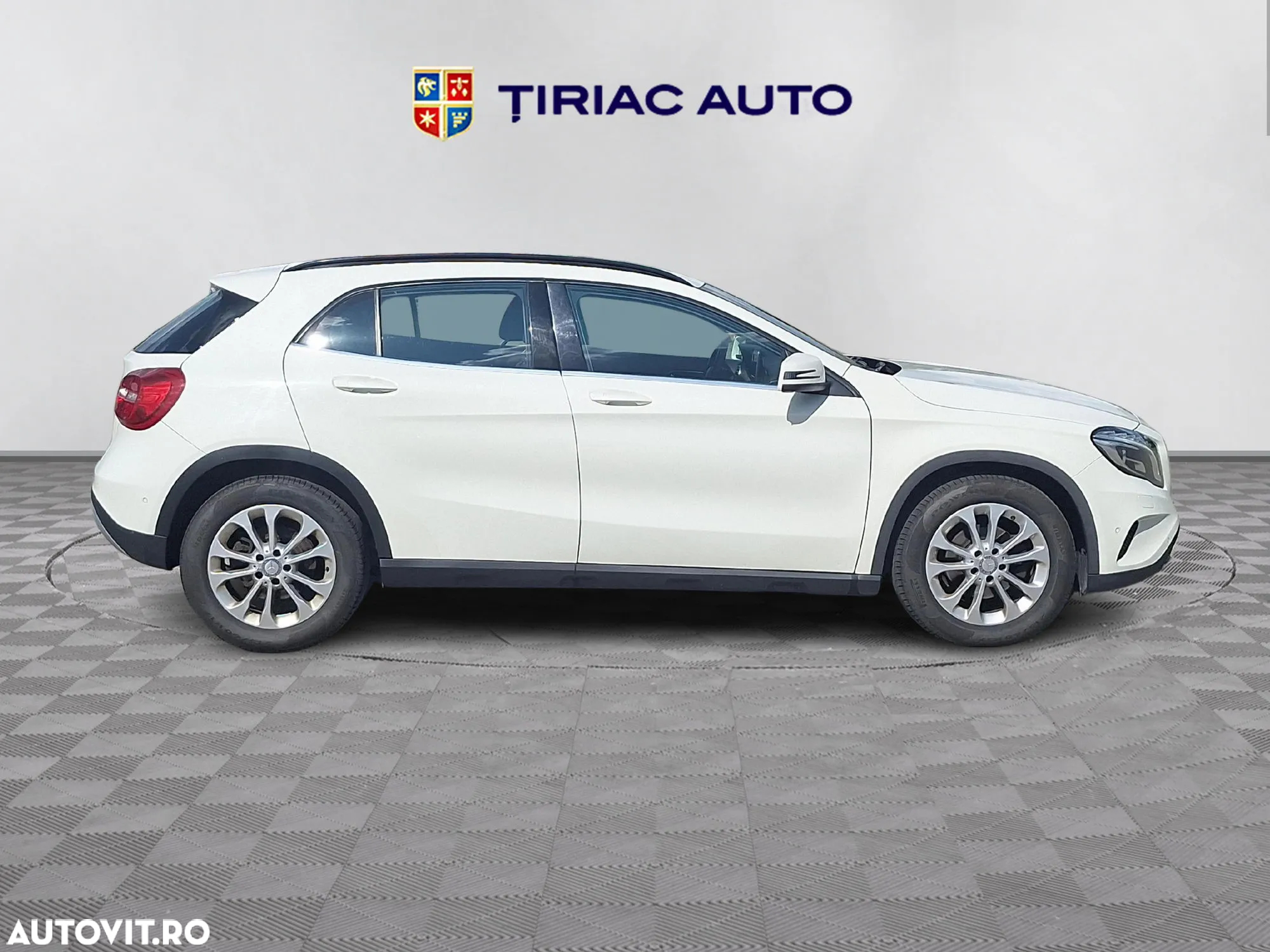 Mercedes-Benz GLA - 7