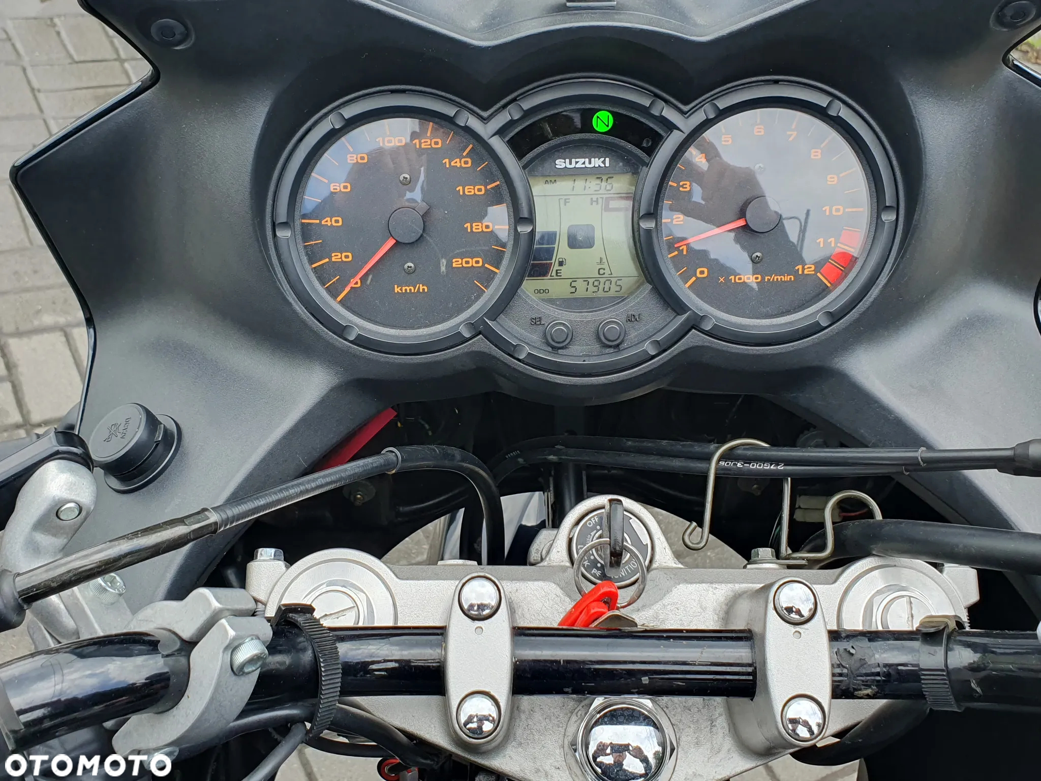 Suzuki V-STROM - 12