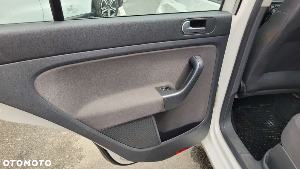 Volkswagen Golf Plus - 22