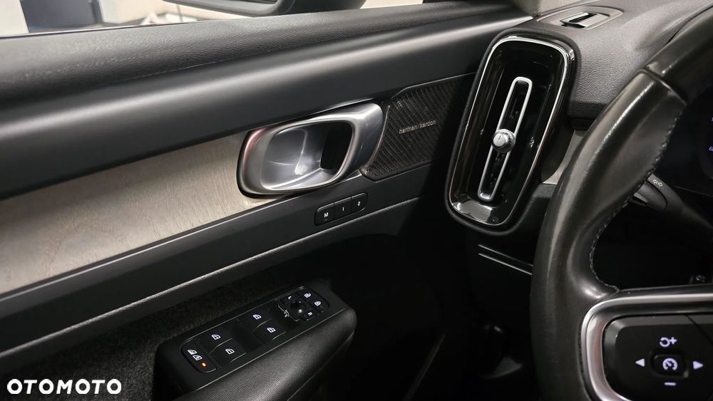 Volvo XC 40 B4 B DKG Plus Black Edition - 23