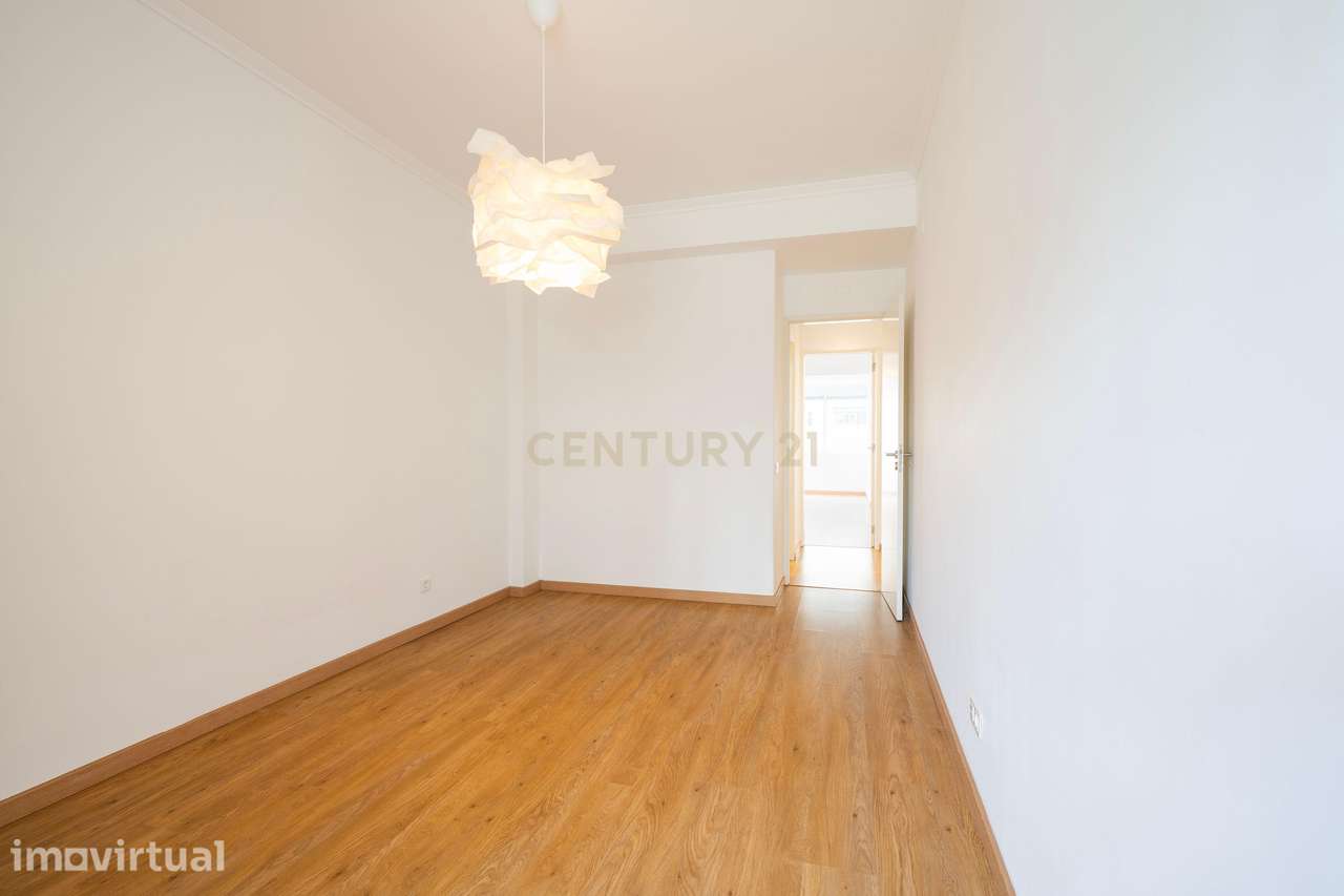 Apartamento T3 em Miraflores - Grande imagem: 2/24
