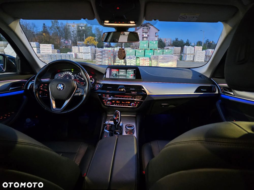 BMW Seria 5 530i Luxury Line - 23