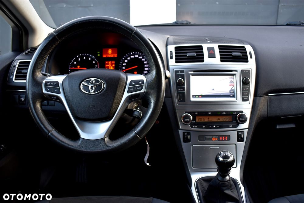 Toyota Avensis 1.8 Sol NAVI - 29