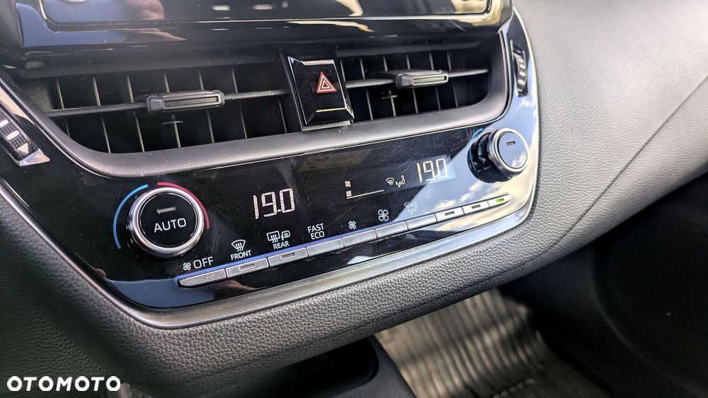 Toyota Corolla 1.8 Hybrid Active - 18