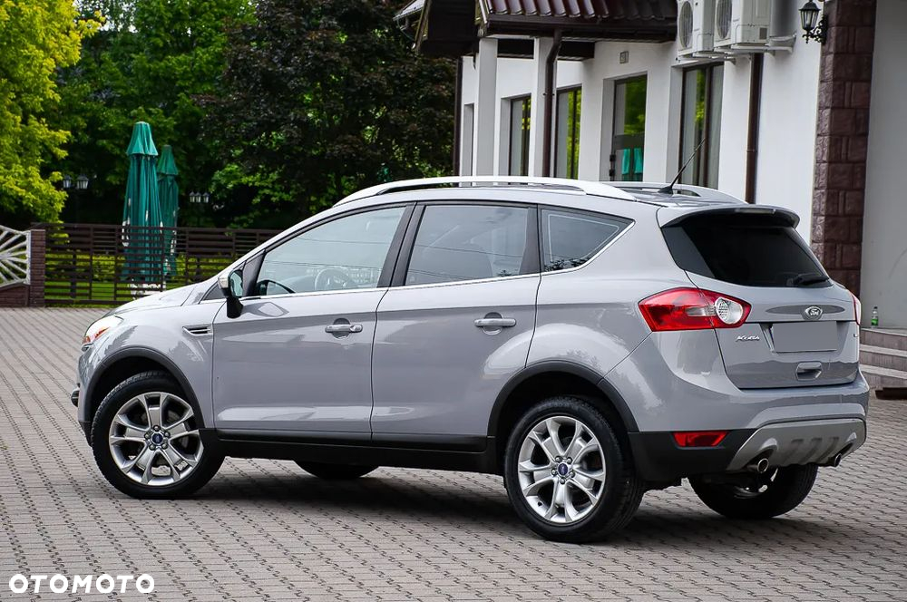 Ford Kuga 2.0 TDCi 2x4 Titanium - 4