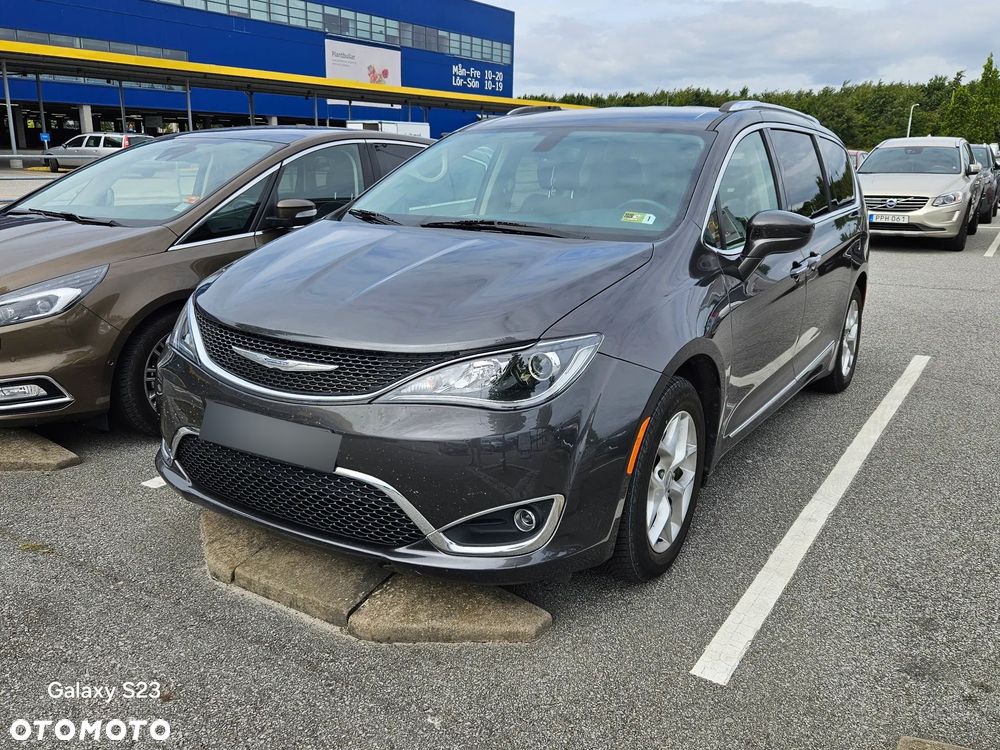 Chrysler Pacifica - 4