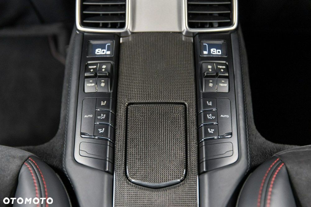 Porsche Panamera - 40