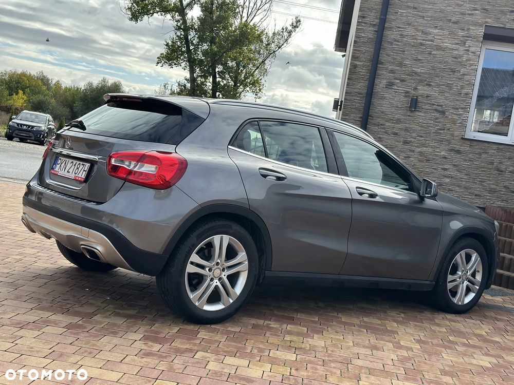 Mercedes-Benz GLA 200 7G-DCT - 12