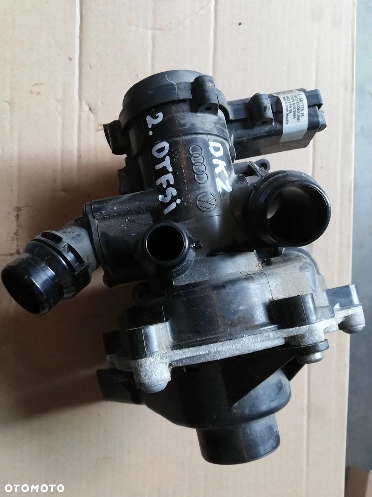 POMPA WODY TERMOSTAT 06L121111L - 1
