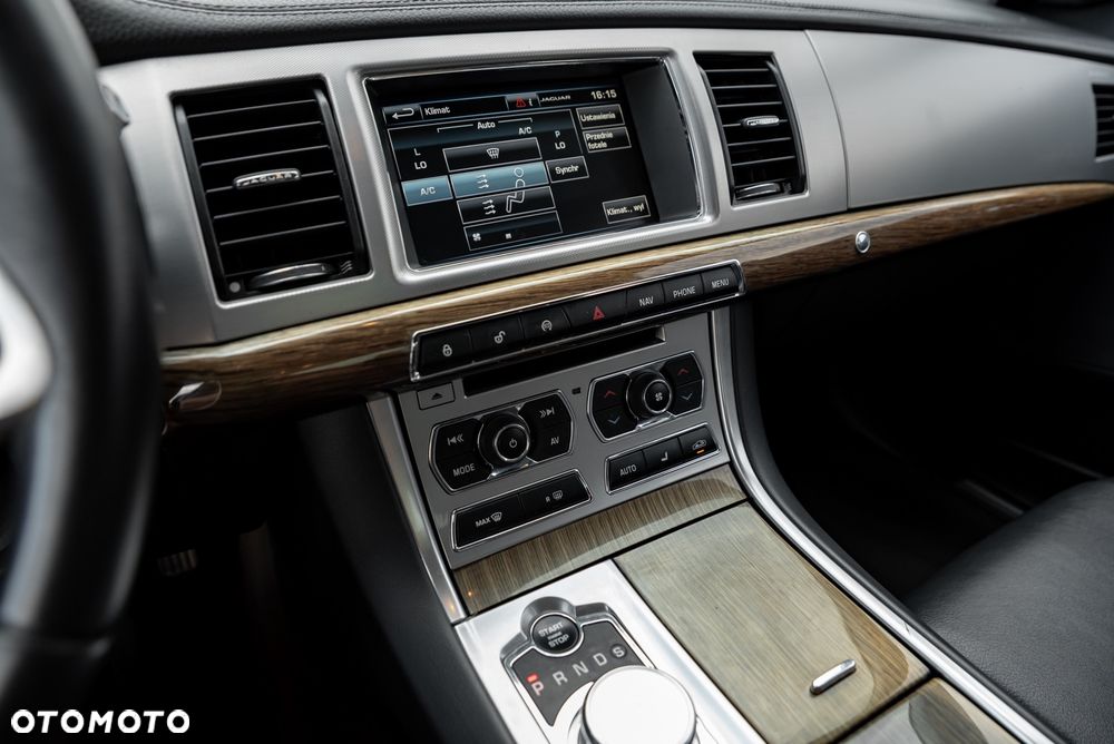 Jaguar XF 2.2 - 30