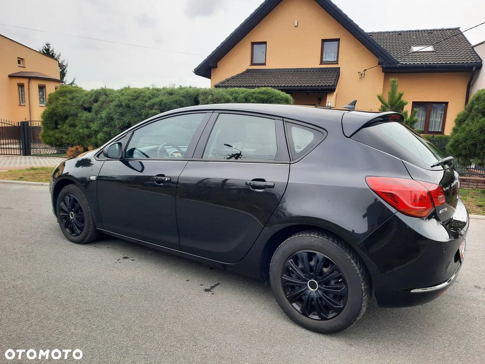 Opel Astra 1.4 Turbo 150 Jahre - 11