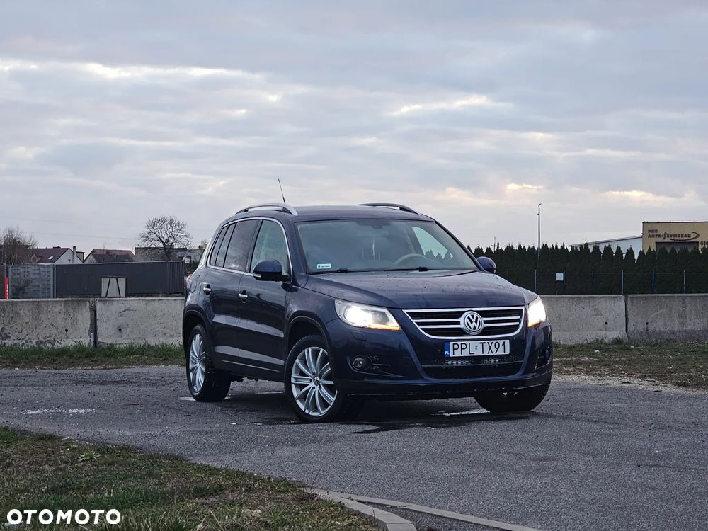 Volkswagen Tiguan - 1