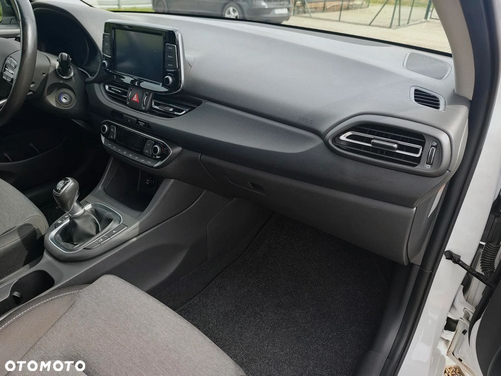 Hyundai i30 1.5 T-GDI 48V Smart - 11