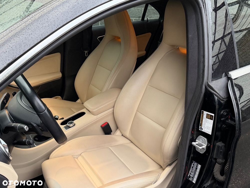 Mercedes-Benz CLA 250 4Matic 7G-DCT AMG Line - 10