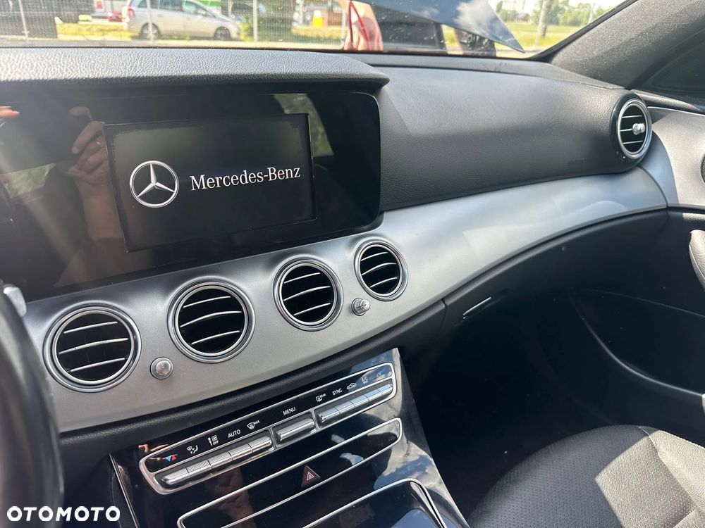 Mercedes-Benz Klasa E 200 d - 17
