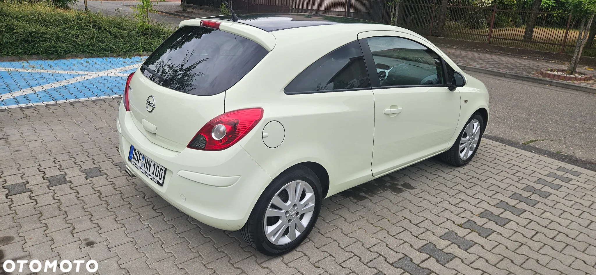 Opel Corsa 1.4 16V Satellite - 4