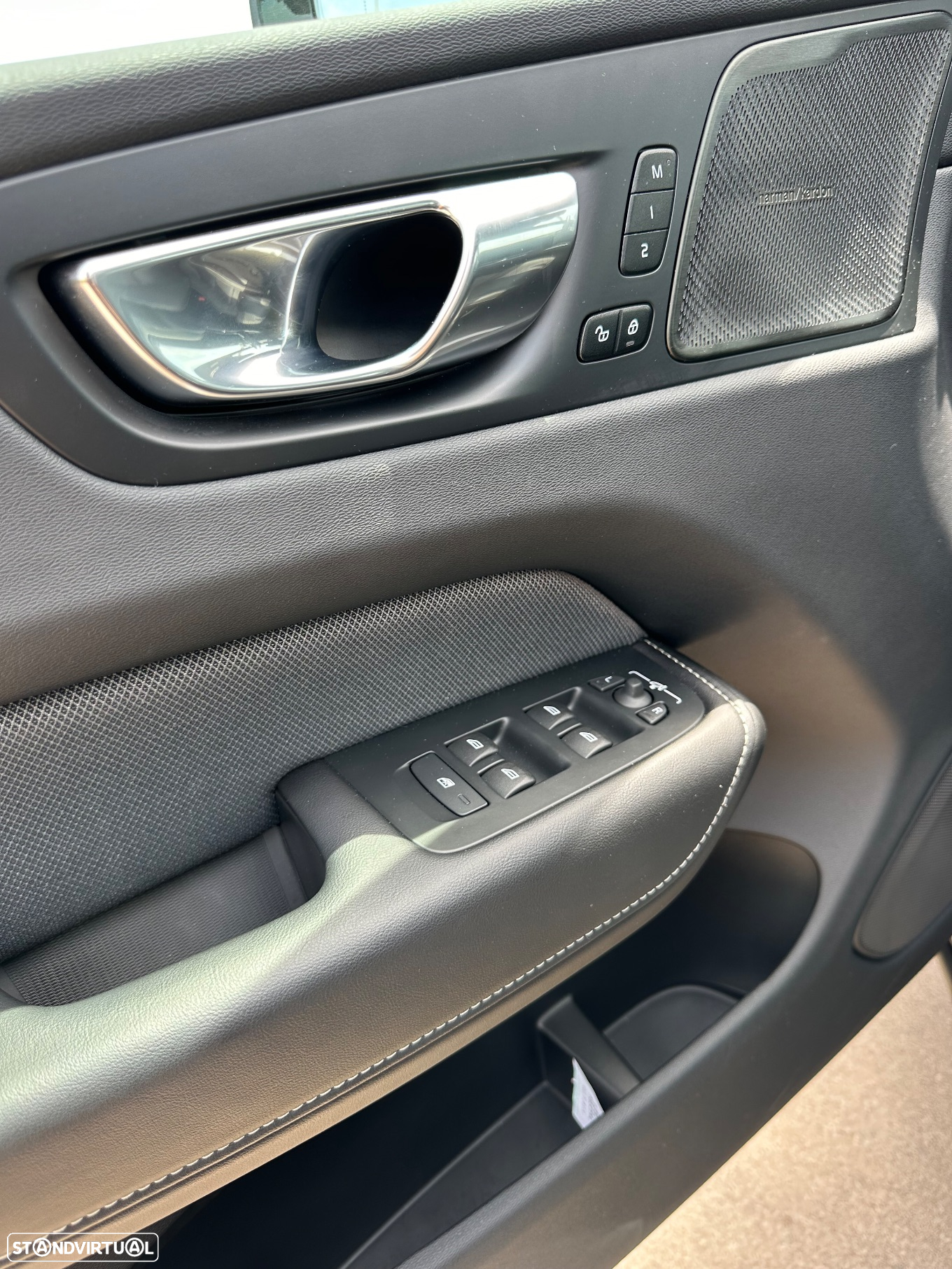 Volvo XC 60 2.0 B4 R-Design Geartronic - 20