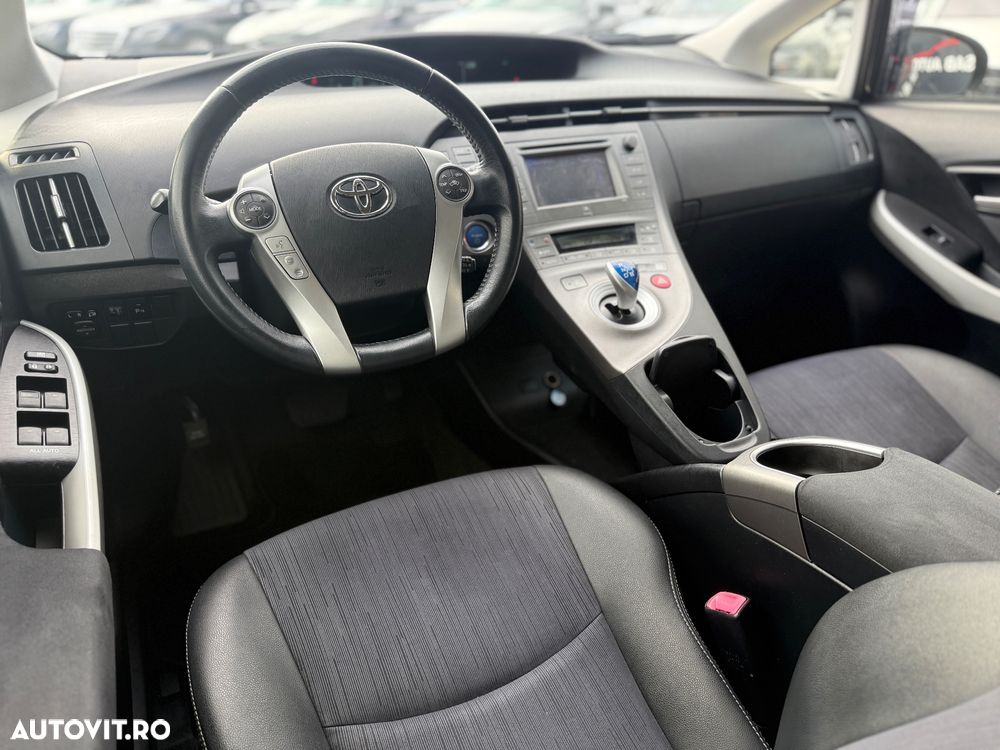 Toyota Prius (Hybrid) Luna - 5