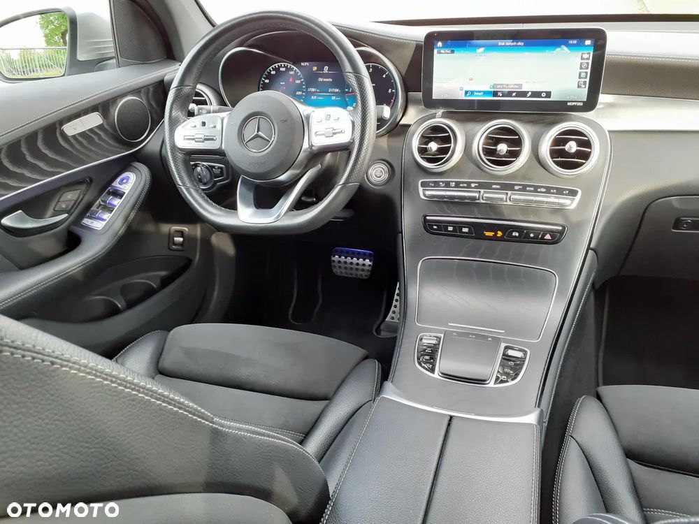 Mercedes-Benz GLC 300 d 4Matic 9G-TRONIC AMG Line - 26