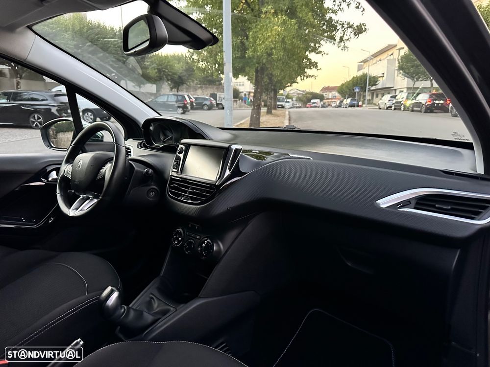 Peugeot 208 1.6 BlueHDi Style - 48