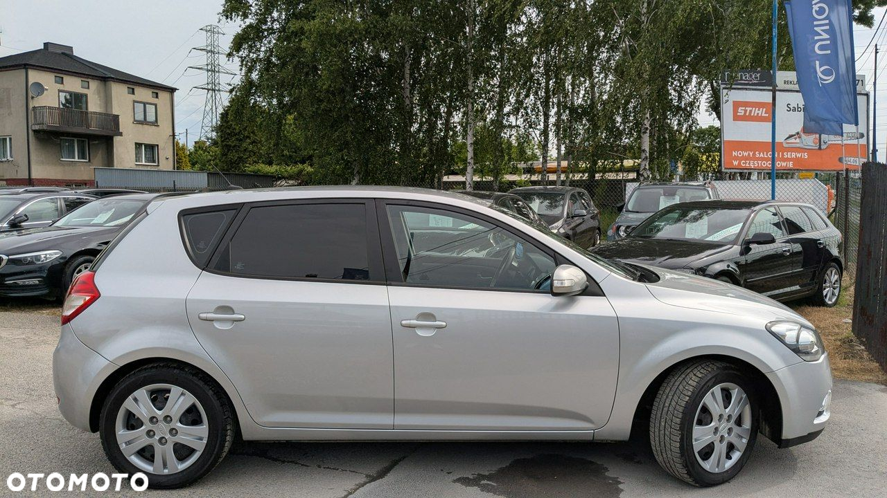 Kia Ceed - 9